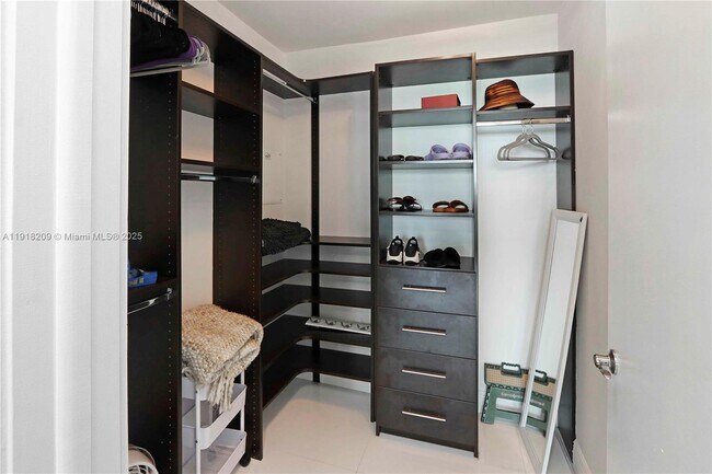 Building Photo - 900 Biscayne Blvd