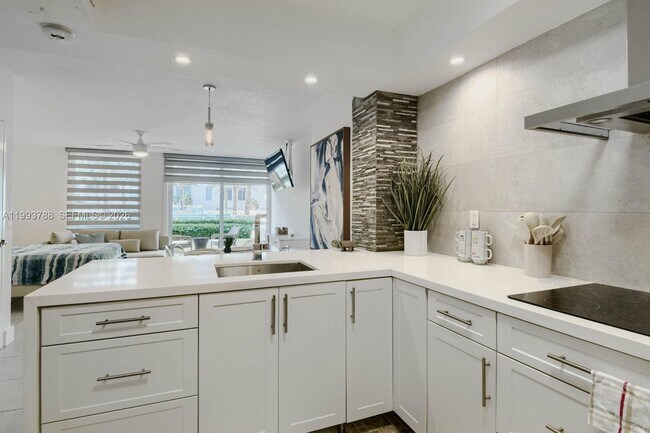 Building Photo - 2501 S Ocean Dr