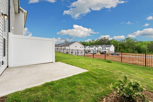 Building Photo - Prime Location! Brand New 3 Bed Townhome