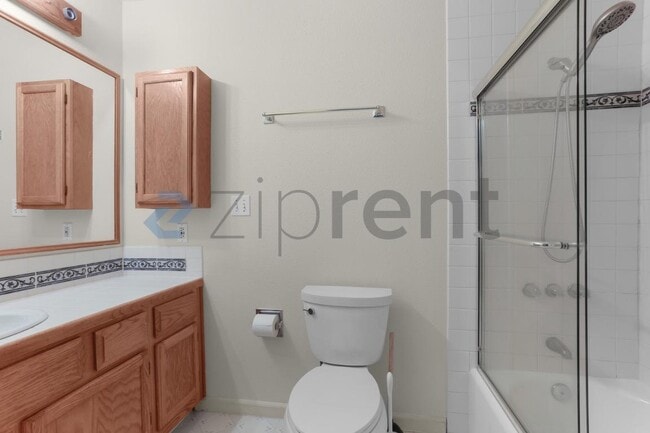 Building Photo - Unit C3