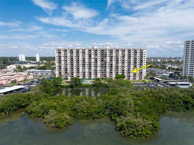 Building Photo - 7050 Sunset Dr S