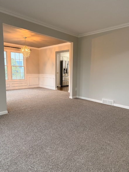 Building Photo - 509 Bluegrass Dr