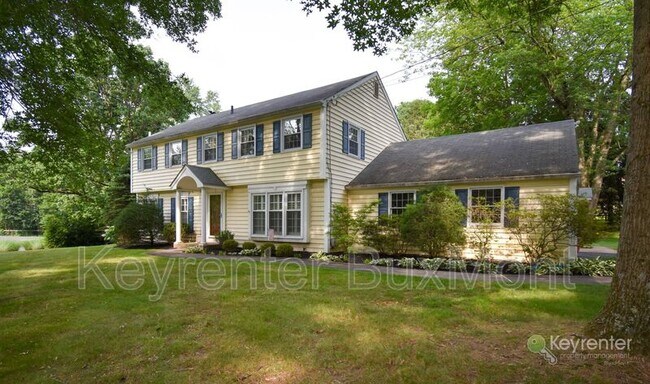 Primary Photo - 5 Cedar Woods Dr