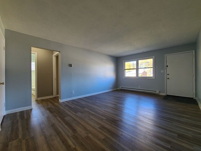 Building Photo - 2206 Welch Dr