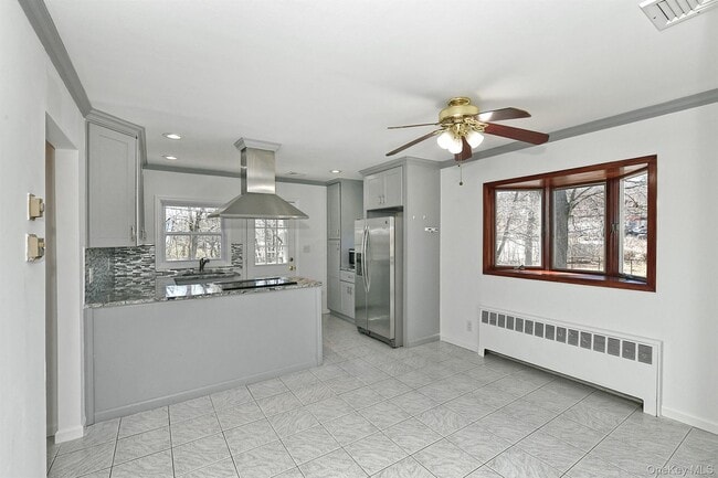 Building Photo - 110 Dix Hills Rd