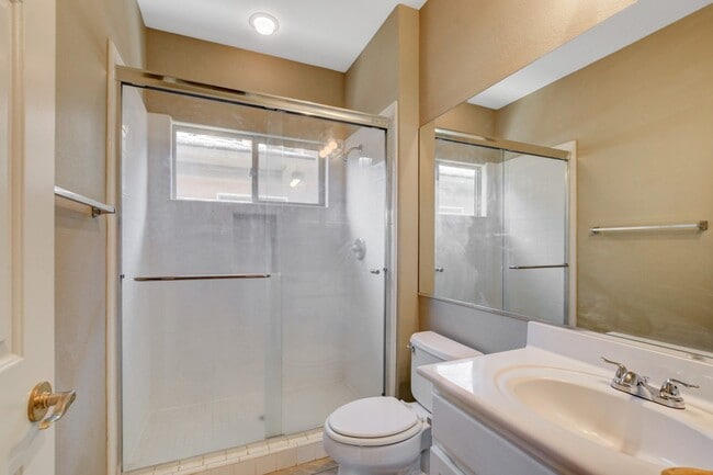 Building Photo - ELEGANT Single Story, 2 Bedroom Home in ANTHEM Gated Community!