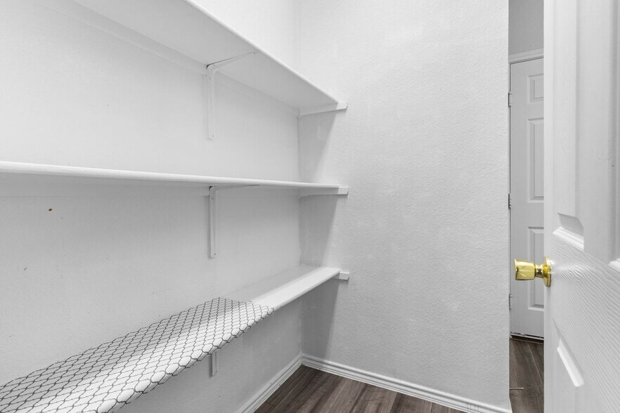 Building Photo - 309 Paddock Ln