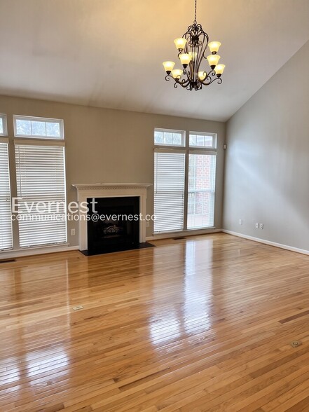 Building Photo - 743 Rolling Fork Dr