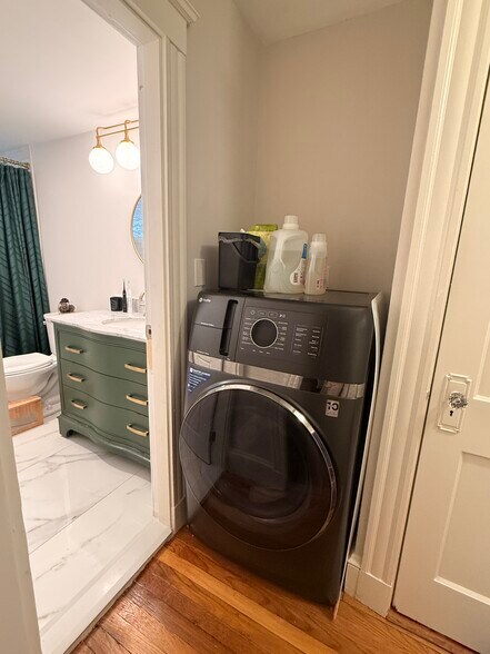 Building Photo - 23 Matchett St