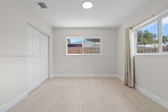 Building Photo - 3220 NW 4th Ct