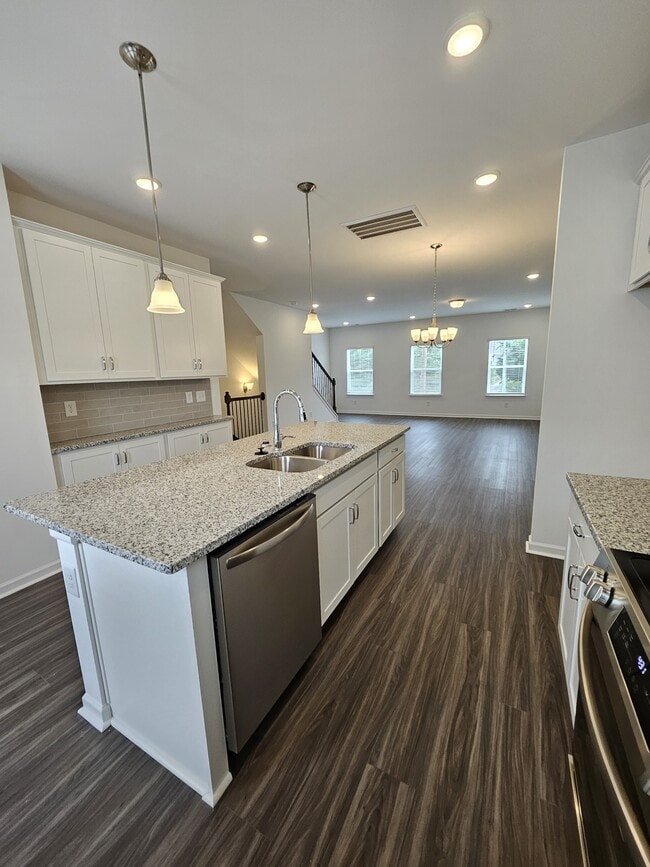 Building Photo - 129 Rosebush Ln