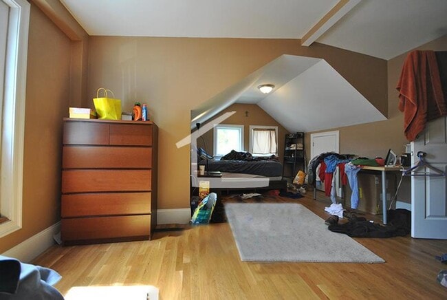 Building Photo - Must-see 5-bed,2-bath Apartment in Brighton