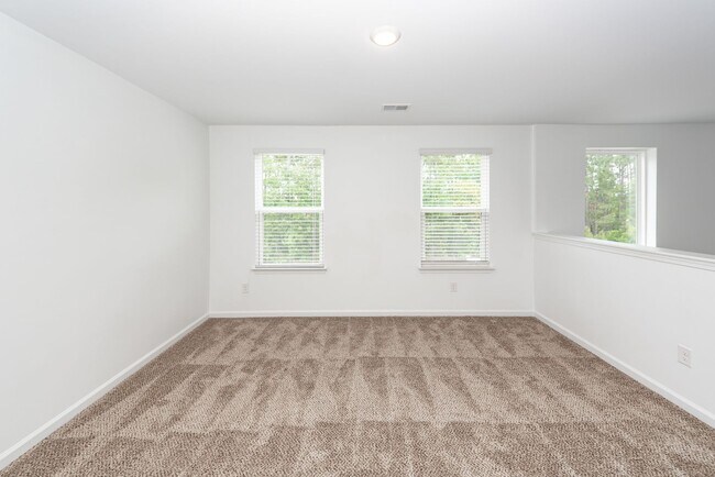 Building Photo - 3 Bedroom, 2.5 Bathroom Townhome in Cane Bay - Summerville