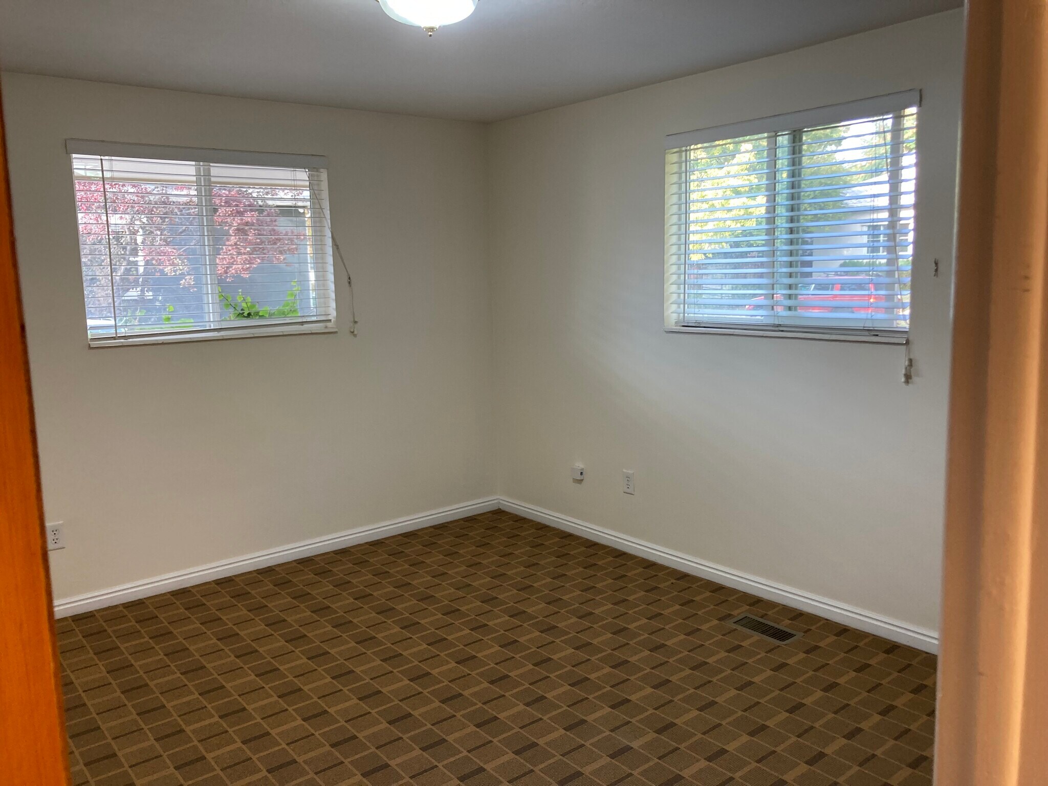 bedroom 2 - 922 S Lake St