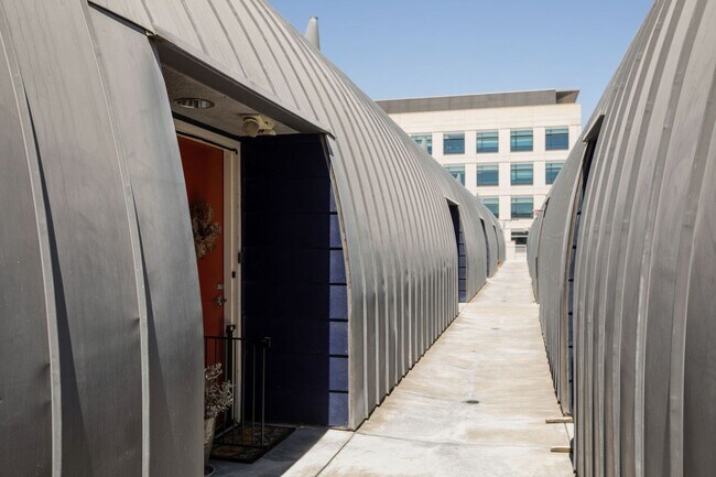 Building Photo - Stunning Two Bedroom Condo in Prime Neighborhood - Please Contact for Showing Availability!