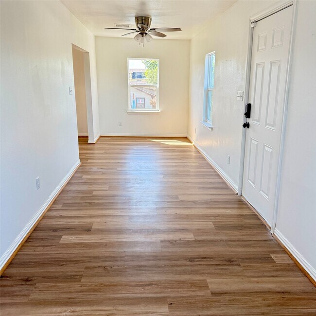 Building Photo - 143 Bastrop Bayou Dr