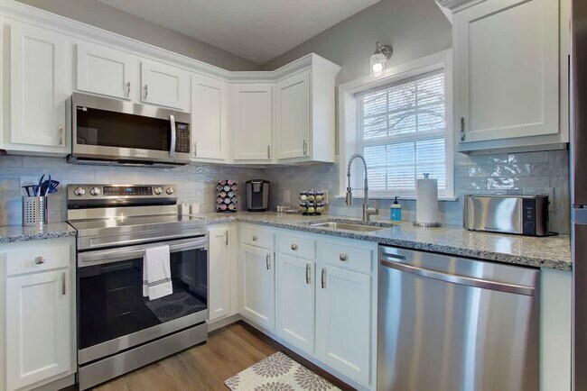 Building Photo - 1610 Cooper Foster Park Rd