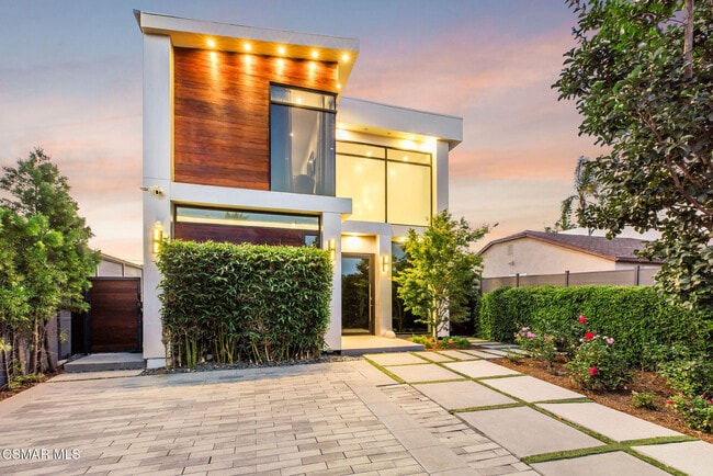 Building Photo - 829 Flower Ave