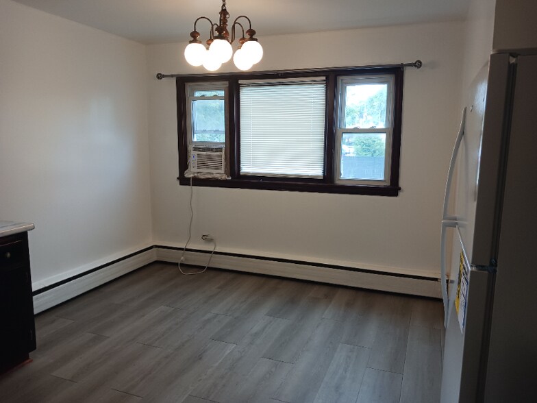 Building Photo - 2759 N Rutherford Ave