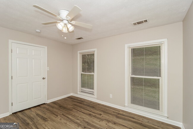 Building Photo - 26 Hickory Glen Way