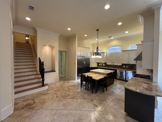 Building Photo - Elegant Two-Story Home with Outdoor Kitchen in Desirable Shadows Lake