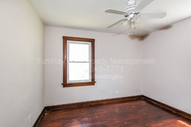 Building Photo - 422 Plaza Ave