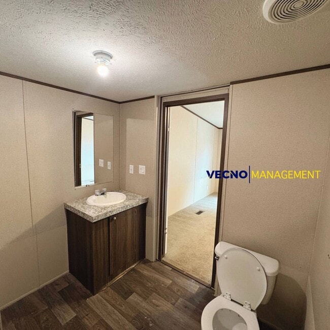 Building Photo - 842 Corinne Dr