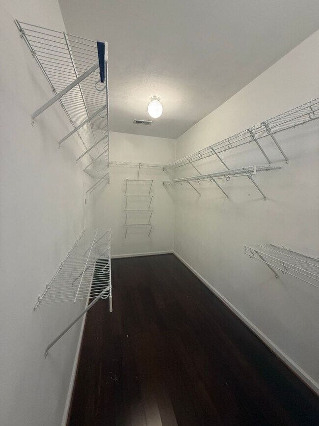 Building Photo - Amazing 5-Bed, 2.5-Bath Home on a Cul-de-Sac "ASK ABOUT OUR ZERO DEPOSIT"