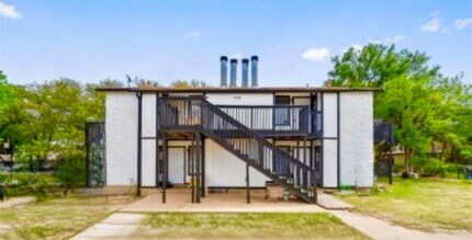 Building Photo - 302 Hedgewood Dr