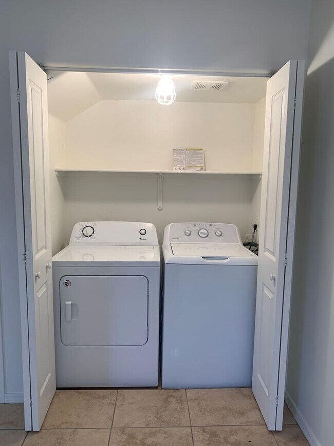 Building Photo - 8980 E Speedway Blvd