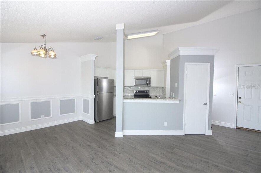 Building Photo - 2556 Woodgate Blvd