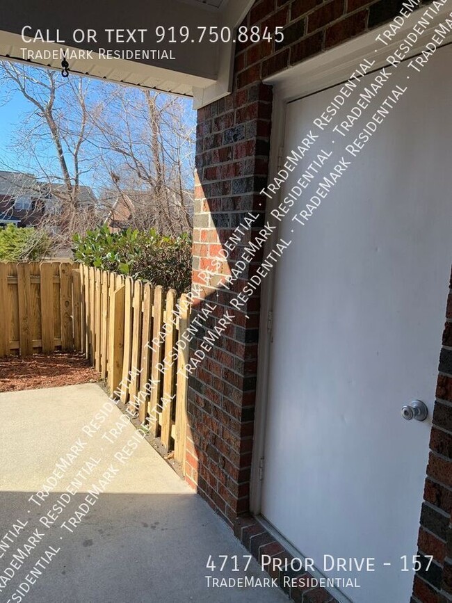 Building Photo - 2 Bedroom 1.5 Bath Townhome in Pleasant Gr...