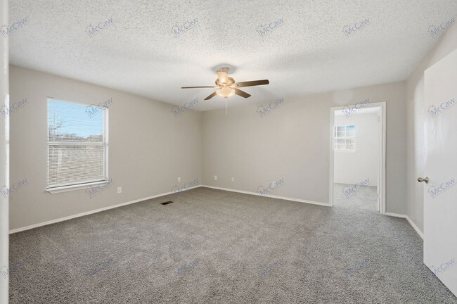 Building Photo - 1069 W Hills Terrace