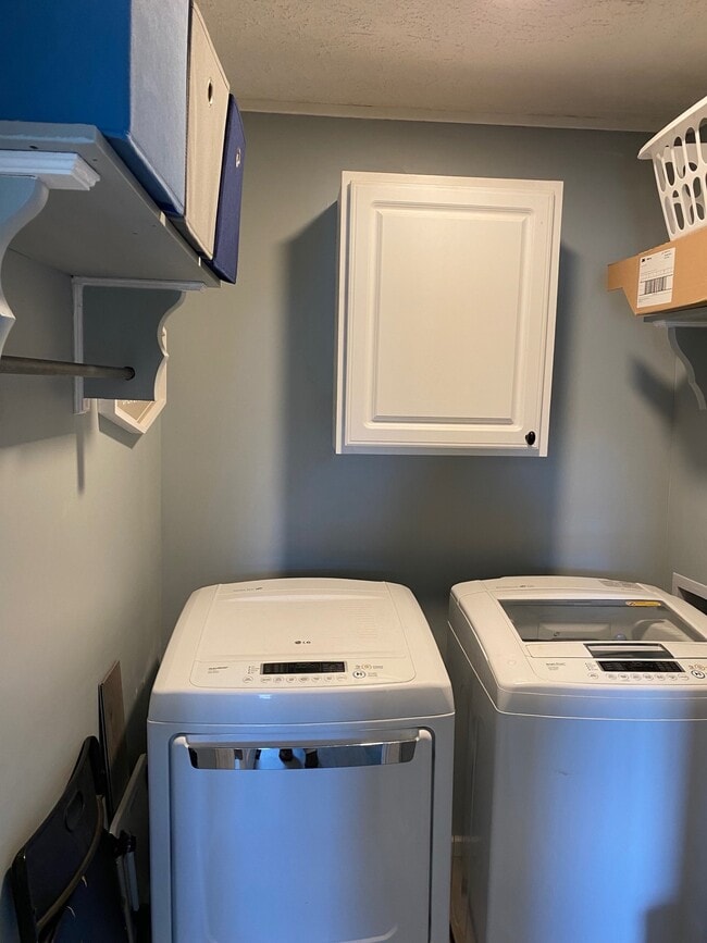 Building Photo - 120 Pearl St