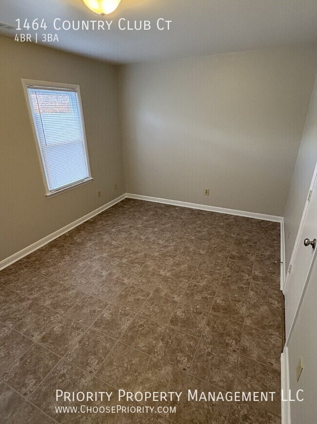 Building Photo - 1464 Country Club Ct