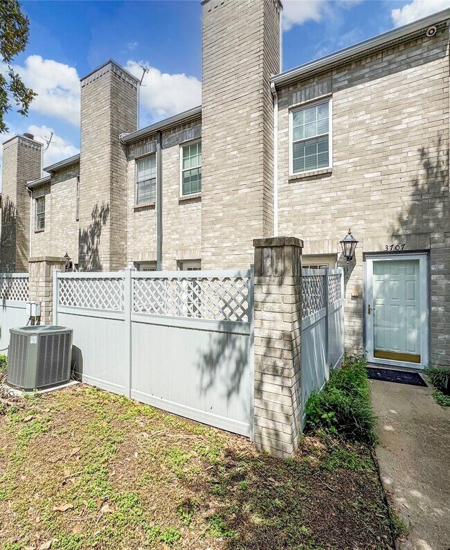 Building Photo - 6000 Reims Rd