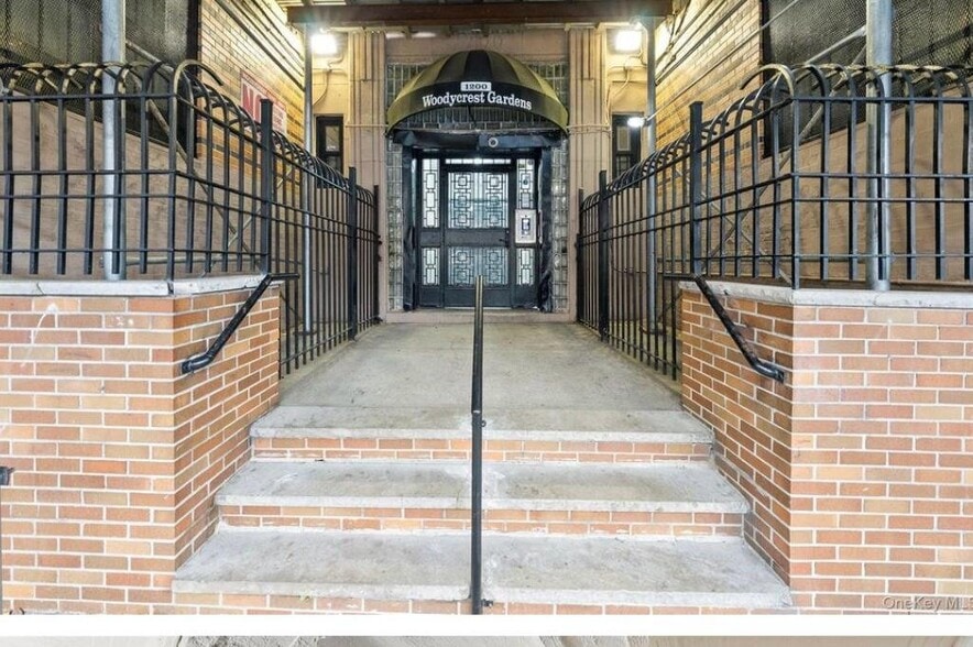 Building Photo - 1200 Woodycrest Ave