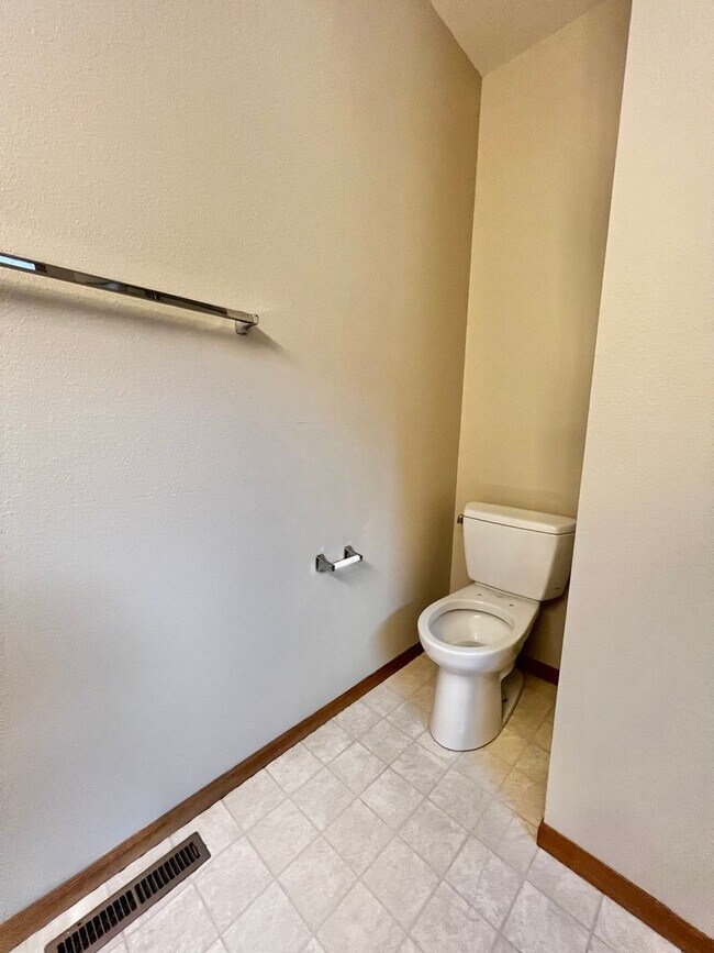 Building Photo - Charming 3 bed, 3 bath Ranch Home in South Fort Collins