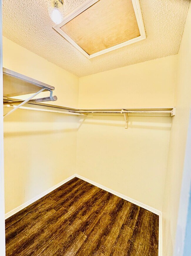 Building Photo - New Rental! 2-Story Townhome in Calallen –...