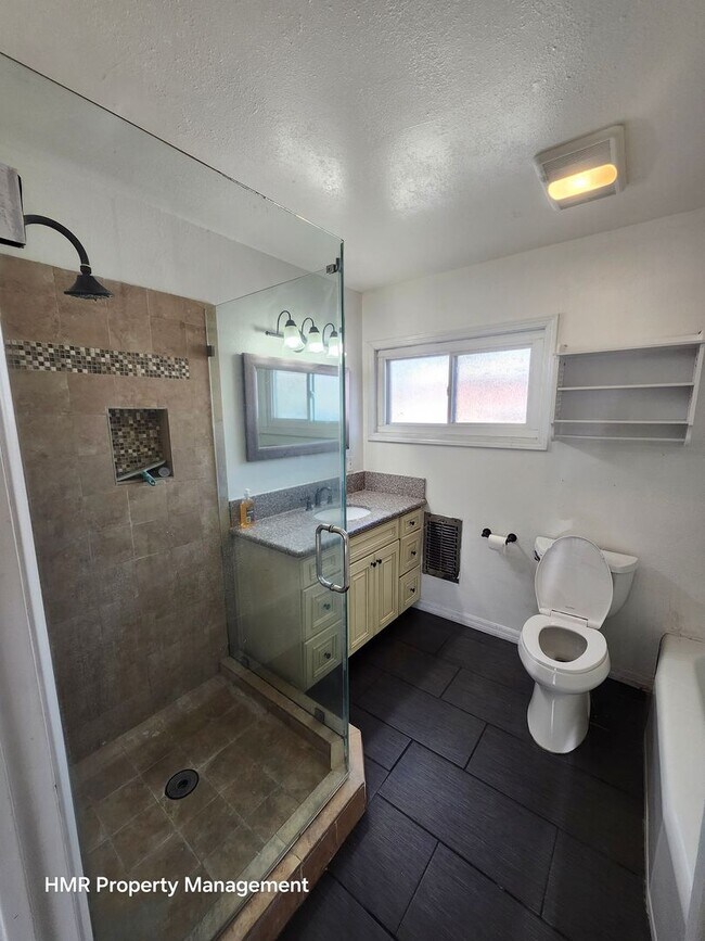 Building Photo - Newly Remodeled Home in Pomona