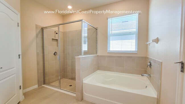 Building Photo - LARGE 3 BEDROOM- 2 BATH LAKEWOOD RANCH HOME FOR RENT! DIRECT LAKE VIEWS! ANNUAL LEASE!