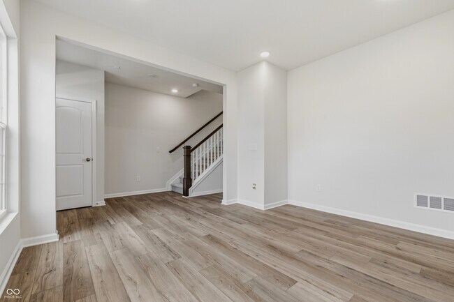 Building Photo - 14549 Elsmere Ln