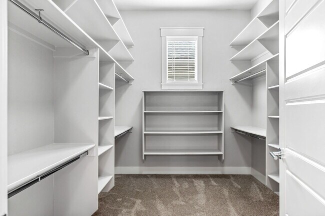Building Photo - Beautiful split bedroom floorplan in the Sky Mesa Community!