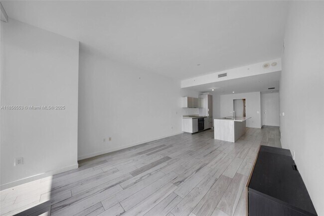 Building Photo - 480 NE 31st St