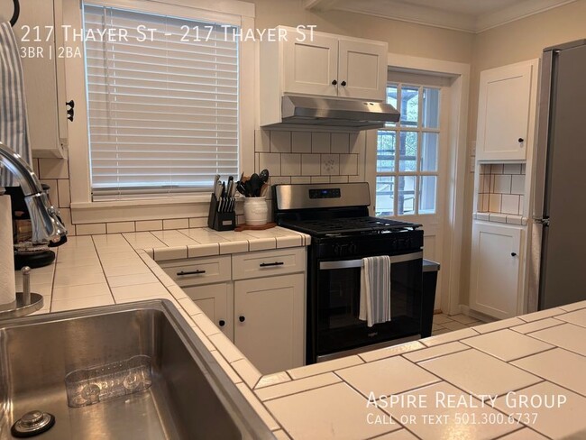 Building Photo - Newly Remodeled Furnished Rental In Capito...