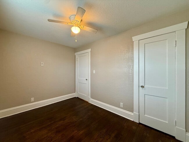 Building Photo - Charming 4-Bedroom Home with Modern Updates, Large Yard & Garage – Pet Friendly!