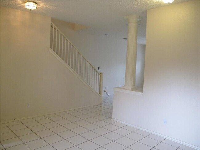 Building Photo - 2011 Jasper Ln