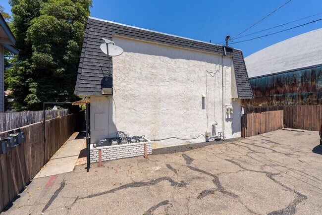Building Photo - 350 Pismo St