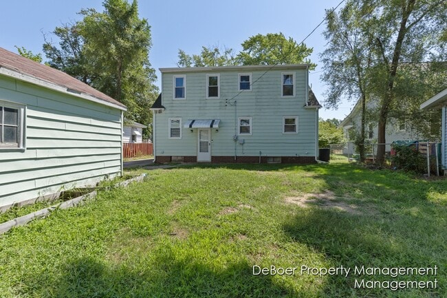 Building Photo - 2945 Roosevelt Rd