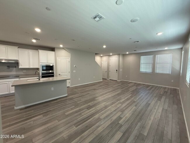 Building Photo - 2669 S Peppertree Dr